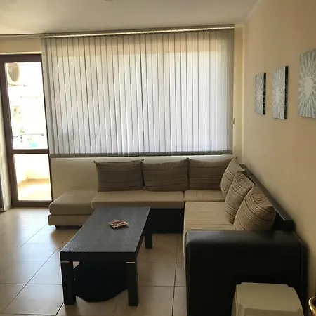 Family In Apolon Nessebur Apartment *